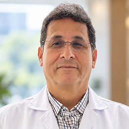 Dr. León Mora